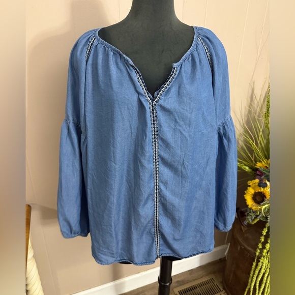 Hannah • Plus Size Puff Sleeve Chambray Blouse - Picture 7 of 7